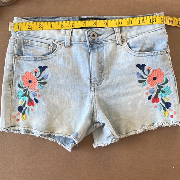 Lucky Brand Girl Sz 14 embroidered floral shorts - Picture 5 of 16